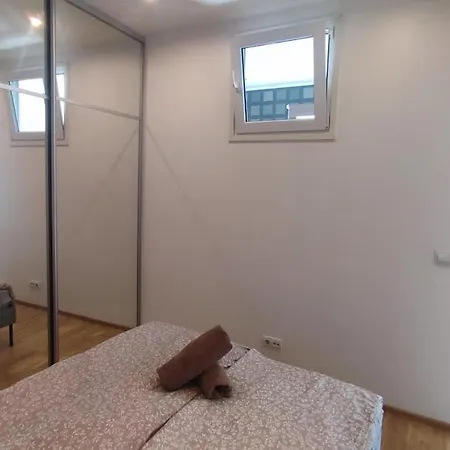 Bright 2-bdrm 아파트